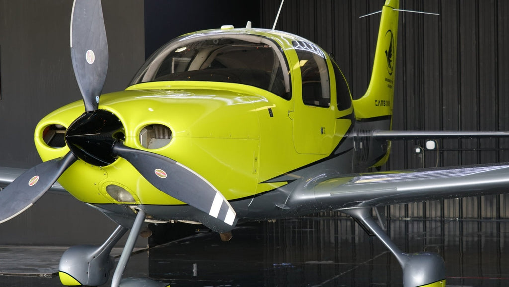 Cirrus SR22 side profile showing the cabin used on the 90-minute luxury discovery flight for two