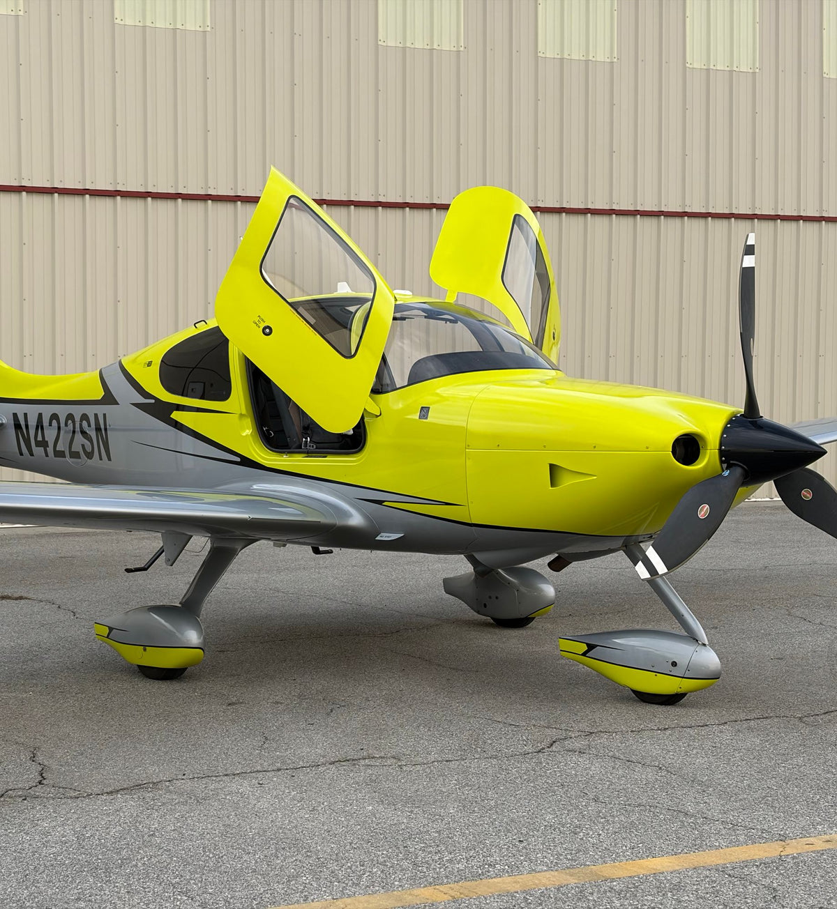 Cirrus SR22 Turbo N422SN side view with doors open